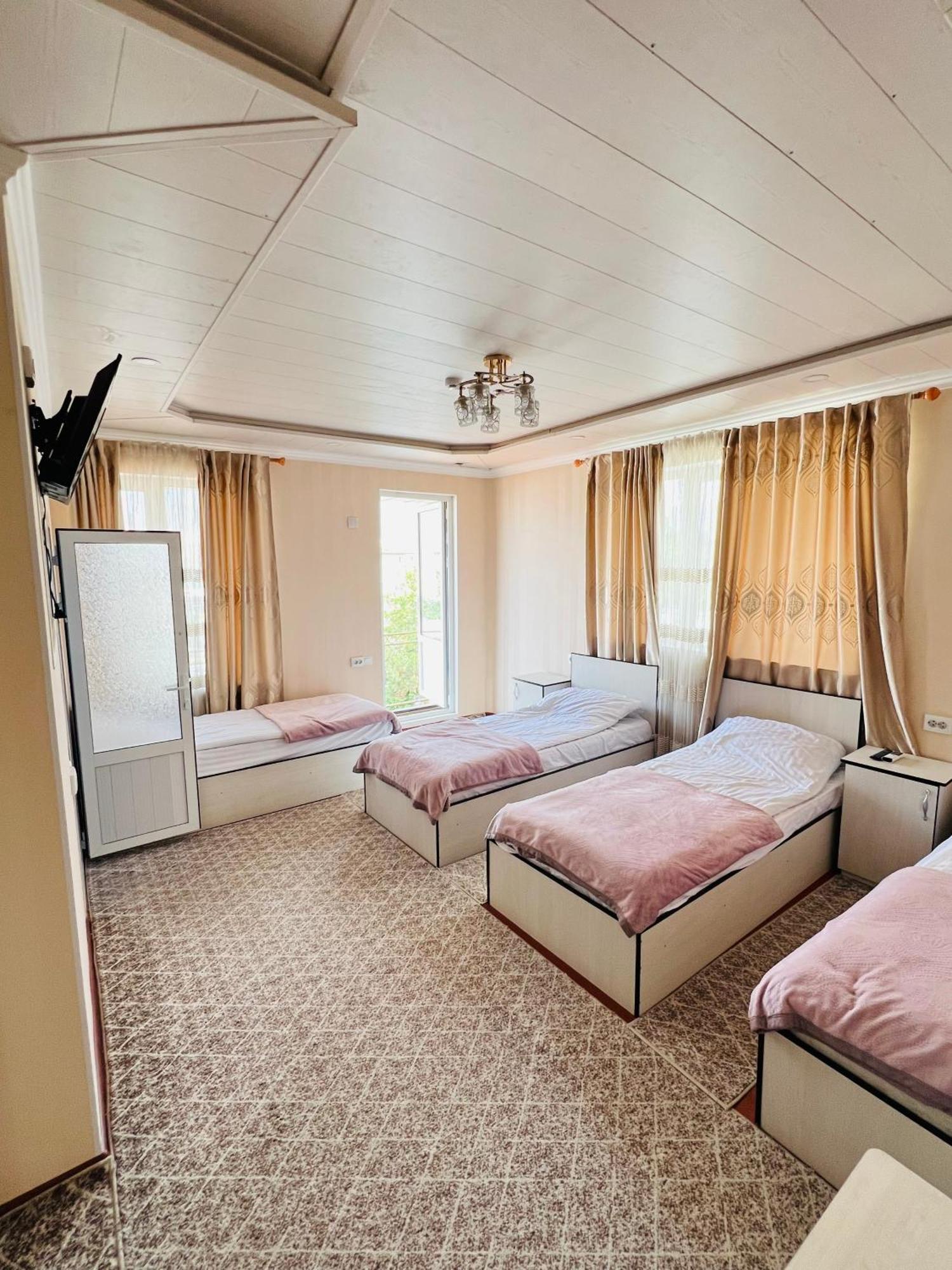 Hotel Zarafshon Panjakent Buitenkant foto